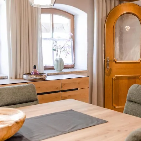 Amazing In With 2 Bedrooms *